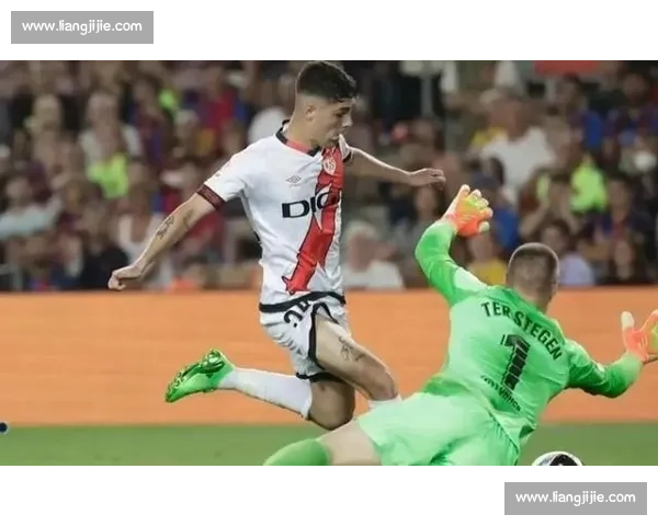 西甲第 10 轮半场:巴列卡诺 0-0 阿拉维斯 攻防拉锯难破局